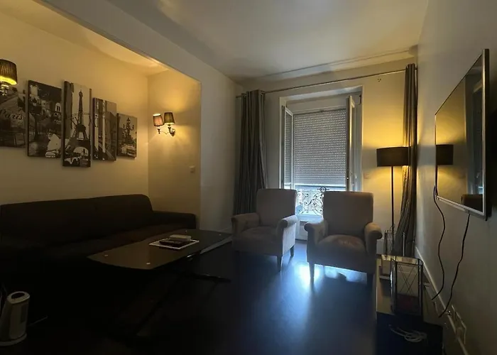 Luxe Apartment Near Champs Elysees