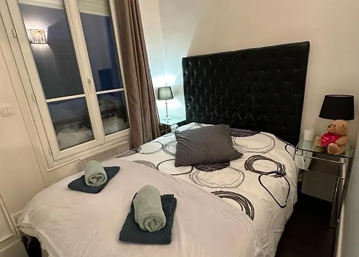 Luxe Apartment Near Champs Elysees