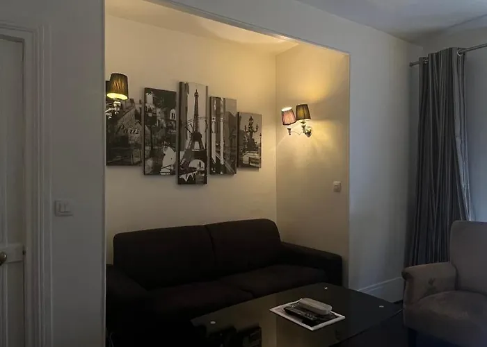 Luxe Apartment Near Champs Elysees