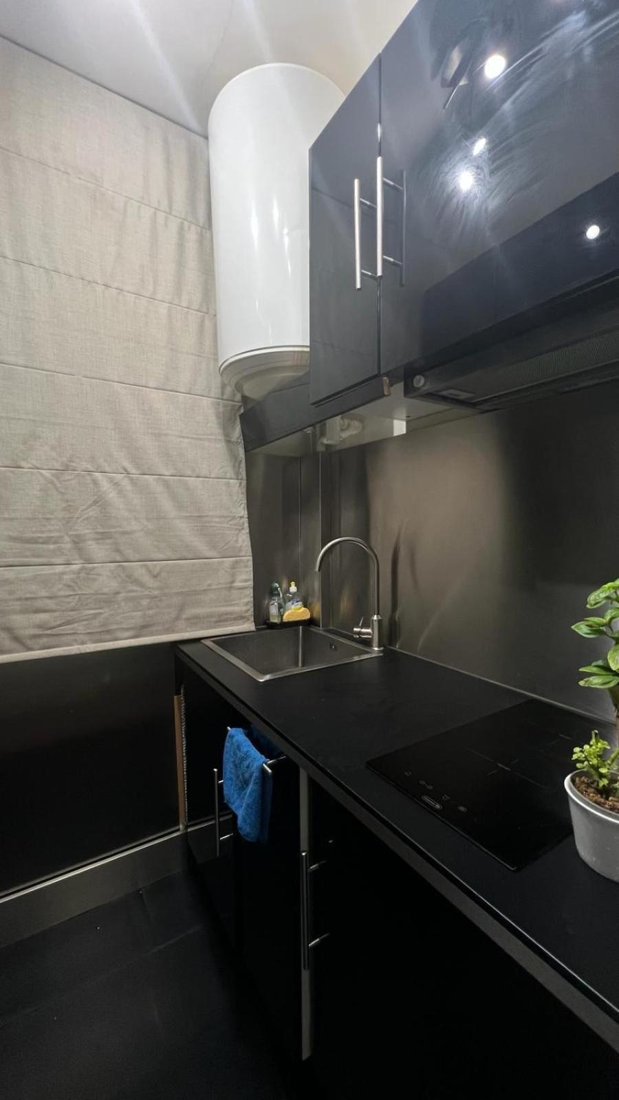 Apartment Luxe Near Champs Elysees Paris
